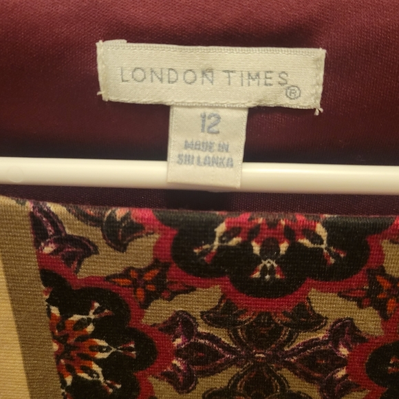 Patterned Dress - Picture 3 of 6